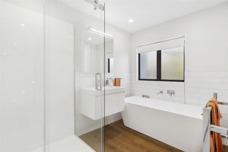 Photo of property in 2/8 Phillip Parade, Forrest Hill, Auckland, 0620