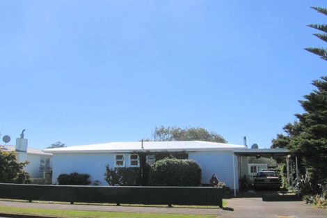 Photo of property in 3 Mark Perreau Place, Foxton, 4814