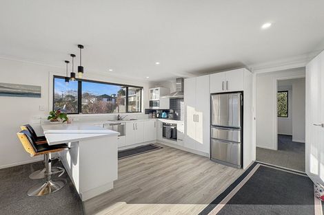 Photo of property in 1 Aotea Crescent, Gore, 9710