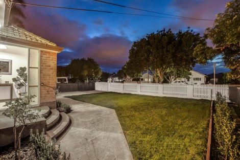 Photo of property in 51 Renfrew Avenue, Sandringham, Auckland, 1041