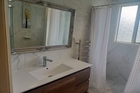 Photo of property in 37 Awaruku Road, Torbay, Auckland, 0630