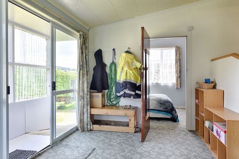 Photo of property in 16 Tokanui Haldane Road, Tokanui, 9884