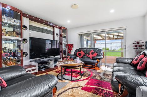 Photo of property in 33 Pickaberry Avenue, Karaka, Papakura, 2113