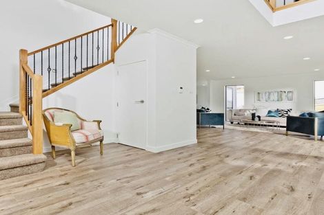 Photo of property in 15 Para Close, Fairview Heights, Auckland, 0632