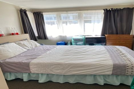 Photo of property in 32 Farnborough Crescent, Mangere, Auckland, 2022