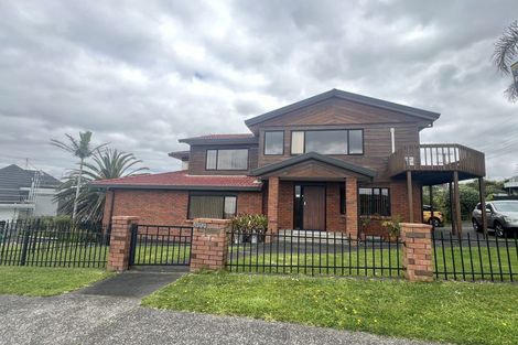 Photo of property in 1/994 Beach Road, Torbay, Auckland, 0630