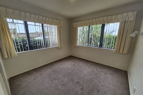 Photo of property in 176c East Coast Road, Forrest Hill, Auckland, 0620