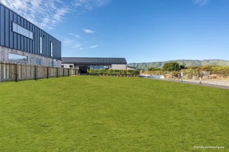 Photo of property in 2 Mirek Street, Waikanae, 5036