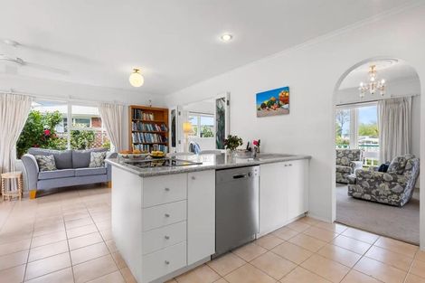 Photo of property in 5 Edgar Pearce Place, Howick, Auckland, 2014
