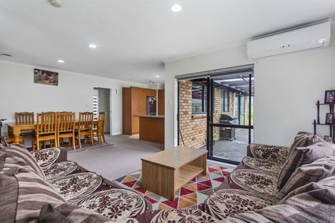 Photo of property in 52 Magic Way, Randwick Park, Auckland, 2105