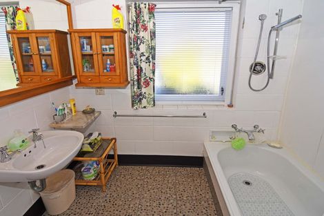 Photo of property in 17 Queen Alexandra Street, Lansdowne, Masterton, 5810