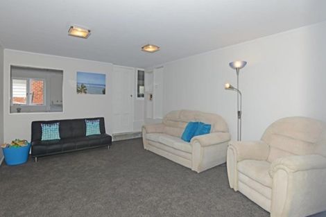 Photo of property in 8 Waiohua Road, Greenlane, Auckland, 1061