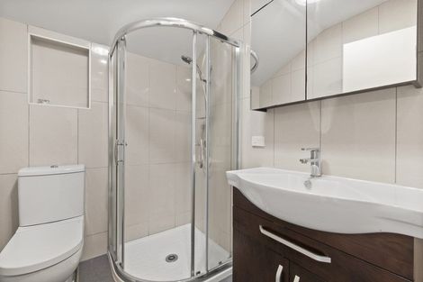 Photo of property in 2/6 John Jennings Drive, Oteha, Auckland, 0632