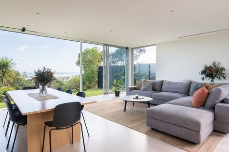 Photo of property in 70 Domain Crescent, Muriwai, Waimauku, 0881