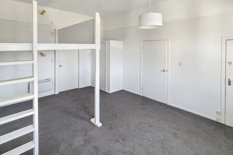 Photo of property in 150 Kelburn Parade, Kelburn, Wellington, 6012