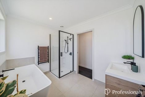 Photo of property in 19 Turville Crescent, Newlands, Wellington, 6037