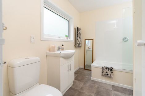 Photo of property in 2/72 Homebush Road, Khandallah, Wellington, 6035