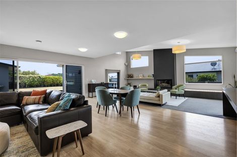 Photo of property in 32 Redwood Crescent, Hurdon, New Plymouth, 4310