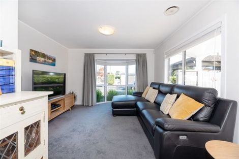 Photo of property in 1a Barberry Lane, Te Atatu Peninsula, Auckland, 0610