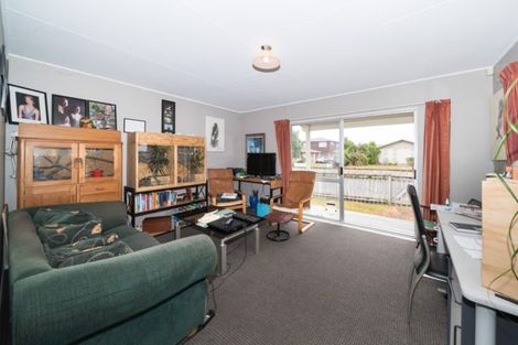 Photo of property in 2 Suzanne Grove, Kelvin Grove, Palmerston North, 4414