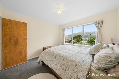 Photo of property in 7a Lincoln Grove, Wainuiomata, Lower Hutt, 5014