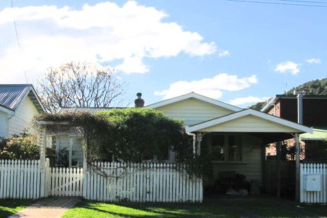 Photo of property in 12 Kauri Street, Eastbourne, Lower Hutt, 5013