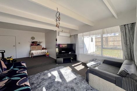 Photo of property in 51 Archibald Road, Kelston, Auckland, 0602