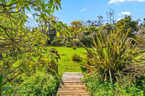 Photo of property in 202 Muriwai Valley Road, Muriwai, Waimauku, 0881