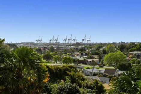 Photo of property in 70 Hinewa Road, Otumoetai, Tauranga, 3110