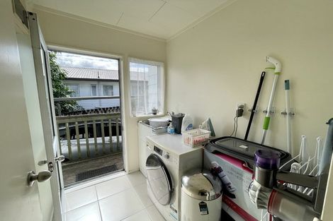 Photo of property in 2/15 Kirklow Place, Goodwood Heights, Auckland, 2105