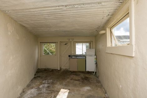 Photo of property in 19 Chatham Street, Berhampore, Wellington, 6023