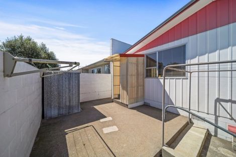 Photo of property in 14 Huatoki Street, Vogeltown, New Plymouth, 4310