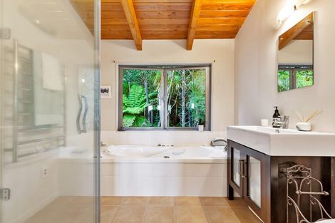 Photo of property in 847 West Coast Road, Oratia, Auckland, 0604