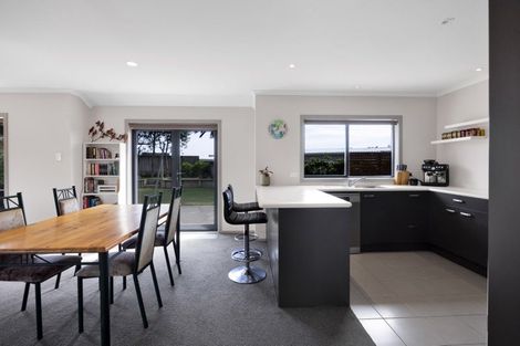 Photo of property in 5a James Drive, Bell Block, New Plymouth, 4312