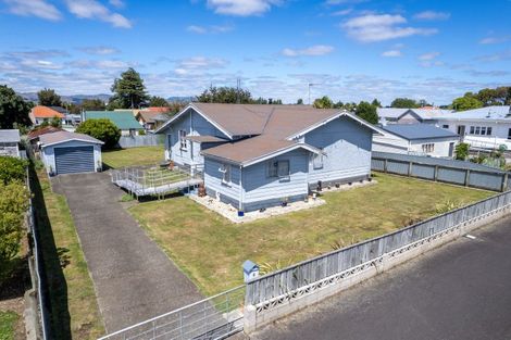 Photo of property in 2 Gladstone Street, Dannevirke, 4930