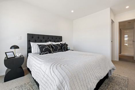 Photo of property in 2/529g Massey Road, Mangere, Auckland, 2022