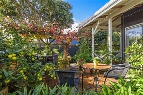 Photo of property in 1/1 Owens Road, Devonport, Auckland, 0624