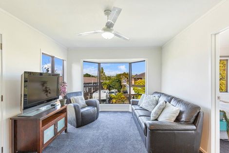 Photo of property in 9 Seagrove Road, West Harbour, Auckland, 0618