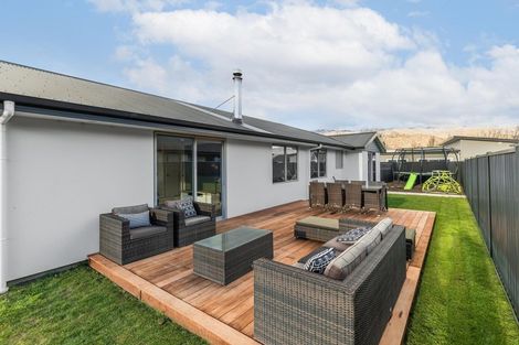 Photo of property in 72 Stratford Drive, Mount Pisa, Cromwell, 9383