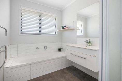 Photo of property in 5 Moss Lane, Omokoroa, 3114