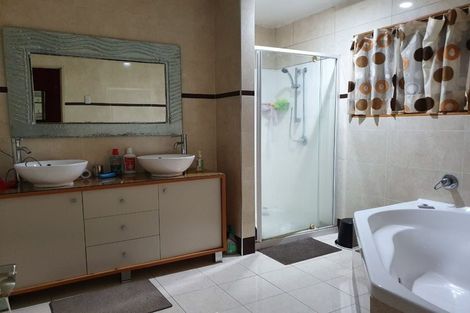 Photo of property in 13 Kaseng Place, East Tamaki Heights, Auckland, 2016