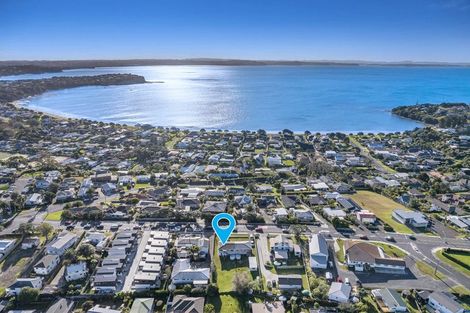 Photo of property in 2/941 Whangaparaoa Road, Manly, Whangaparaoa, 0930