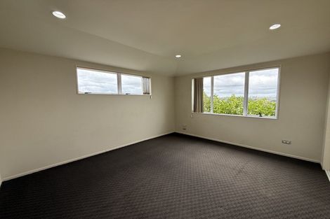 Photo of property in 18 Harrowglen Drive, Northcross, Auckland, 0632