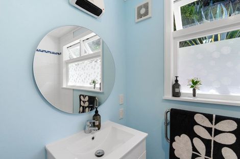 Photo of property in 71 Muritai Road, Eastbourne, Lower Hutt, 5013