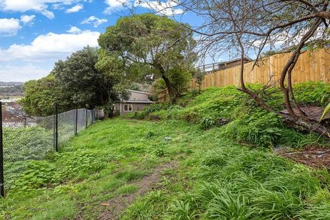 Photo of property in 14 Grays Road, Plimmerton, Porirua, 5026
