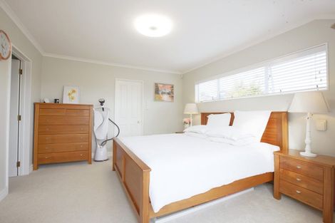 Photo of property in 2 Taroka Close, Pinehill, Auckland, 0632