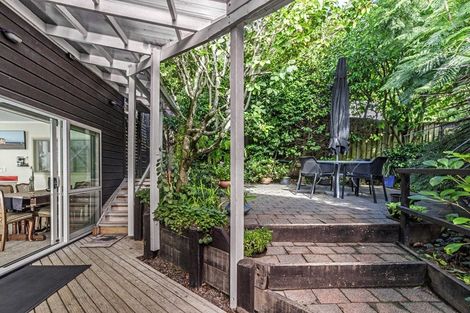 Photo of property in 2/12 Wanita Place, Totara Vale, Auckland, 0629