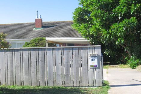 Photo of property in 37 Strathmore Avenue, Strathmore Park, Wellington, 6022
