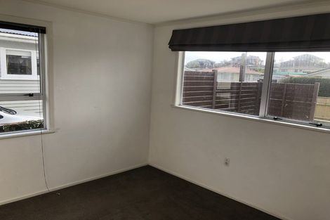 Photo of property in 12 Riversdale Drive, Merrilands, New Plymouth, 4312