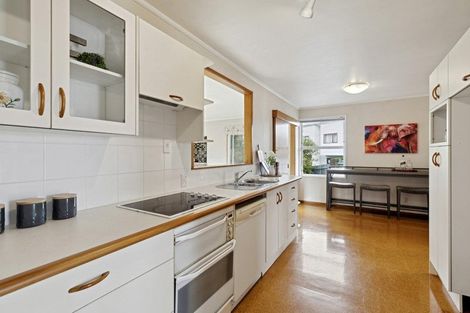 Photo of property in 5 South Pacific Place, Henderson, Auckland, 0612